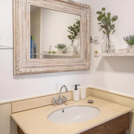 Cabopino Duplex, Swimming Pool, 5min Away, Chill Out Terrace And High-speed Wifi * Marbella