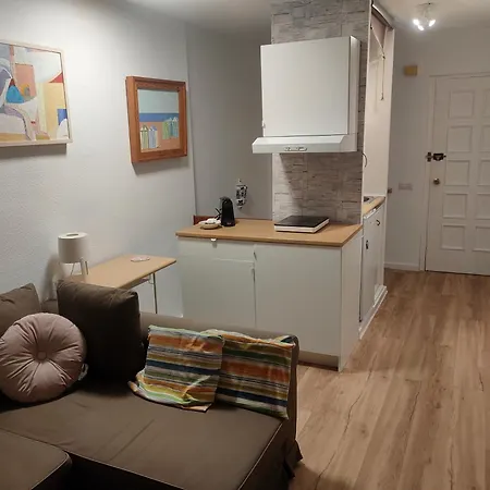 Apartmán Cabopino Duplex, Swimming Pool, 5min Away, Chill Out Terrace And High-speed Wifi Marbella